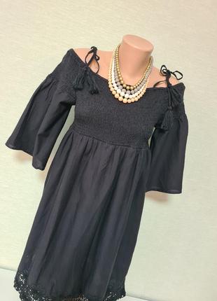 Летнее платье сарафан с открытыми плечами и вышивкой ришелье5 фото