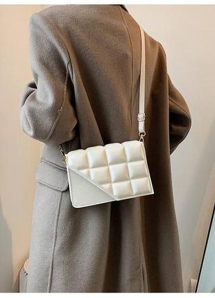 Городская женская сумочка из качественной экокожи, держащей форму