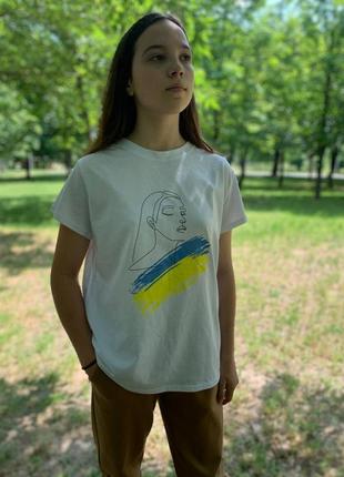 Футболка з патріотичним принтом