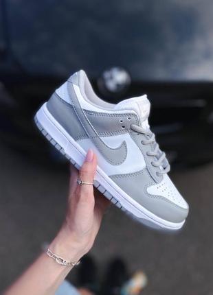 Классные женские кроссовки nike sb dunk low light grey серые с белым