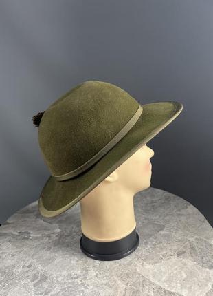 Шляпа эксклюзивная, фирменная с перьями, т.зеленая, фетровая4 фото