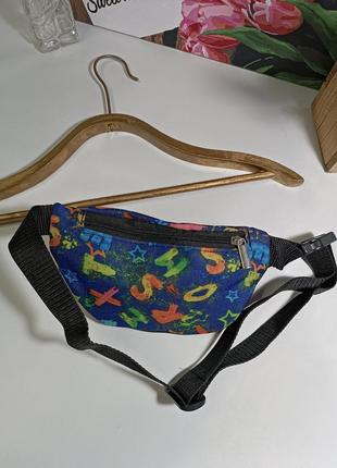 Молодіжна сумка-бананка барсетка з яскравим принтом3 фото