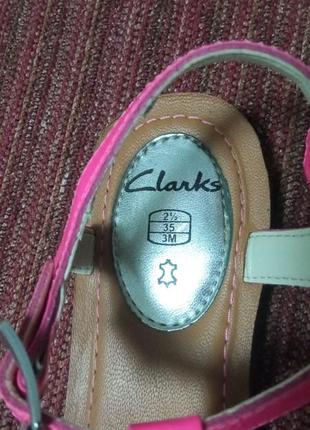 Продам шкіряні малинові босоніжки clarks (35 р-р)3 фото