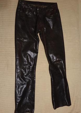Для самых продвинутых- темно-коричневые кожаные джинсы под рептилию h&m швеция m ( 30/34)1 фото