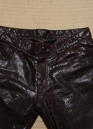 Для самых продвинутых- темно-коричневые кожаные джинсы под рептилию h&m швеция m ( 30/34)2 фото