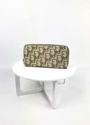 Christian dior light beige 20x11x2