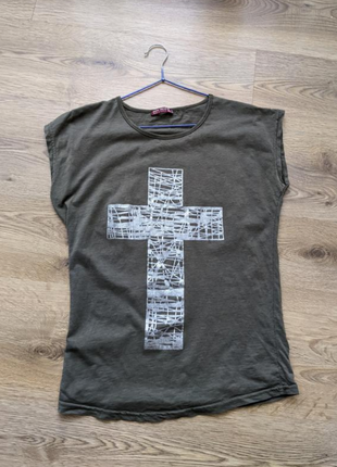 Футболка зеленая с крестом🍀