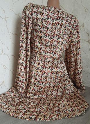 Платье мтди атласное фактурная ткань бежевое в цветочный принтер, 46-48 р.3 фото
