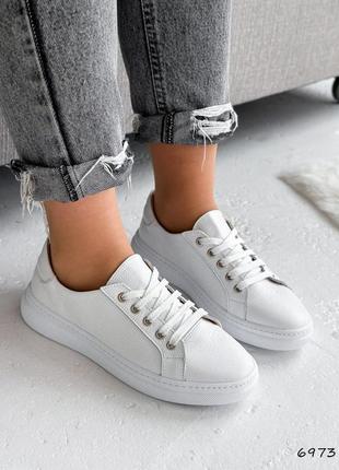 Стильні білі жіночі кеди/кросівки на шнурівці шкіряні/шкіра-жіноче взуття на літо