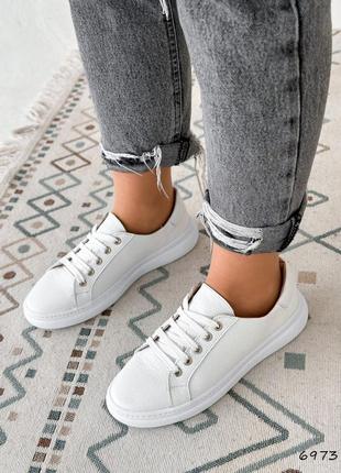 Стильні білі жіночі кеди/кросівки на шнурівці шкіряні/шкіра-жіноче взуття на літо