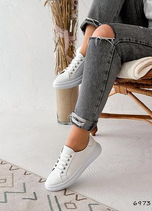 Стильні білі жіночі кеди/кросівки на шнурівці шкіряні/шкіра-жіноче взуття на літо