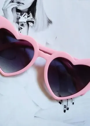 Женские солнцезащитные очки в форме сердца розовый с градиентом.1 фото