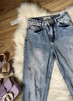 Джинси мом з високою посадкою