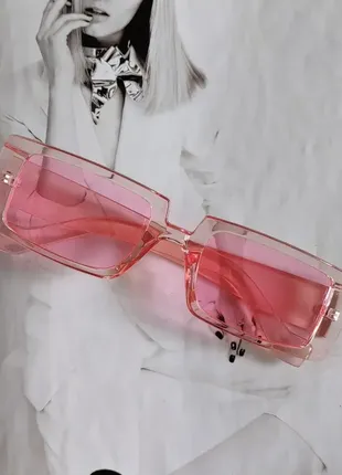 Солнцезащитные очки прямоугольные в широкой оправе розовый.1 фото