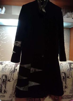 Пальто черное с вставками из натурального меха