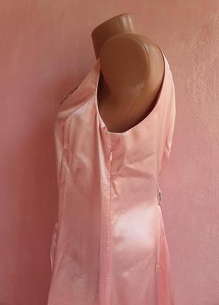 Нежное розовое платье с украшениями8 фото