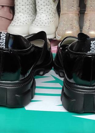 Черные туфли на платформе школьные с резинкой2 фото
