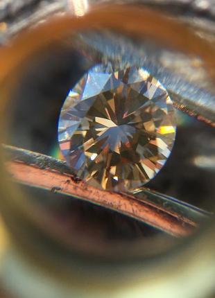 Діамант фантазійний 1 карат1 фото