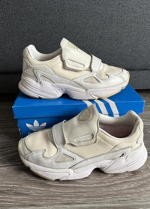 Кросівки білі adidas
