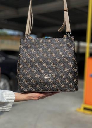 Вместительная женская сумка