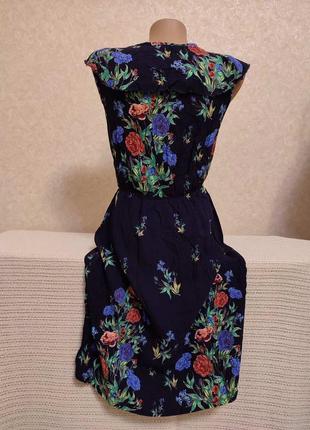 Сукня темно синього кольору з квітковим принтом2 фото