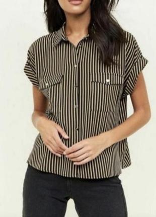 Свободная полосатая рубашка в полоску из твила с короткими рукавами и нагрудными карманами
