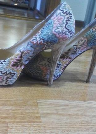 Красивие женские каблуки на высоком каблуке2 фото