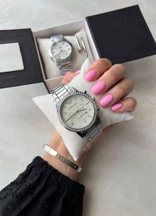 Женские наручные часы металлические серебристые2 фото
