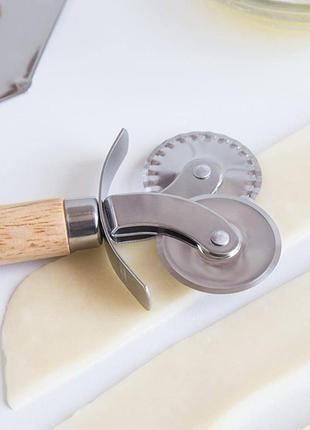 Колесо кулинарное нож для пиццы и теста двойной с деревянной ручкой