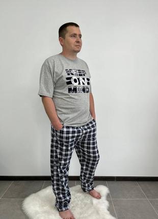 Якісна чоловіча піжама з натуральної тканини в геометричний принт сірого кольору1 фото