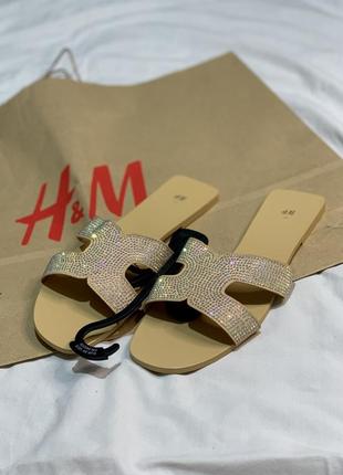 Стильні тапочки зі старазами ,сандалі h&m