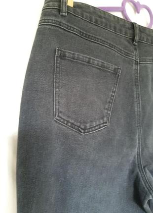 Женские рваные стрейчевые графитовые джинсы мом с потертостями.7 фото