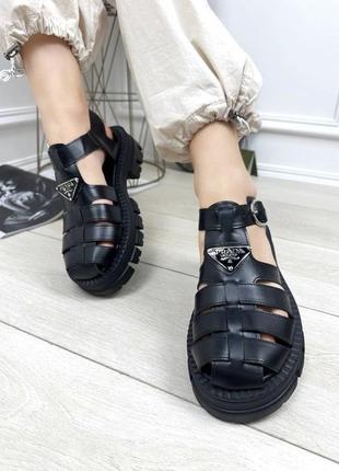 Босоніжки сандалі на платформі чорні prada dad shoes