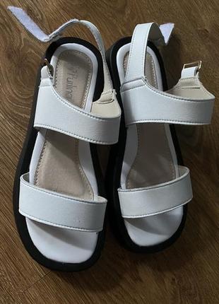 Продам босоножки