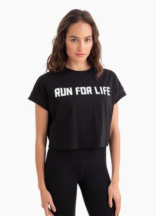 Черная спортивная футболка с принтом run for life5 фото