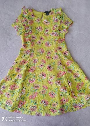 Яскрава сукня