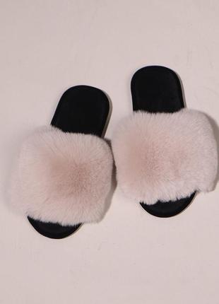 Тапочки женские пушистые меховые с открытым носком цвет белый1 фото
