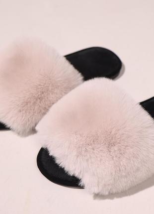 Тапочки женские пушистые меховые с открытым носком цвет белый6 фото