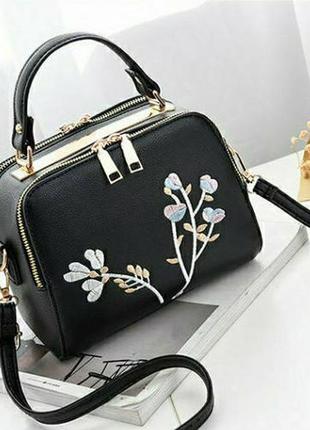 Женская мини сумочка клатч вышивка цветочка, маленькая сумка на плечо с цветами вышивкой черная