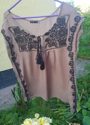 Шикарна елегантна блуза з вишивкою вишиванка з китицями мокко ravin2 фото