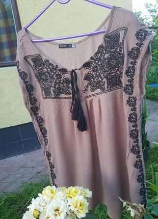 Шикарна елегантна блуза з вишивкою вишиванка з китицями мокко ravin4 фото