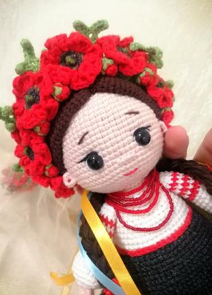 Сувенирная куколка украиночка, вязаная кукла ручной работы, куколка в вышиванке с маками4 фото