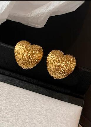 Сережки в стилі chanel