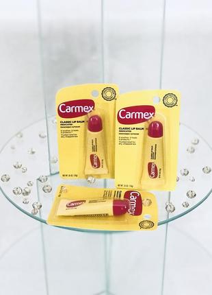 Бальзам для губ carmex.