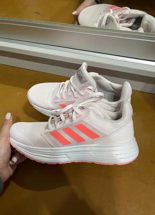 Кроссовки adidas белые