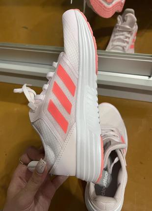 Кроссовки adidas белые3 фото