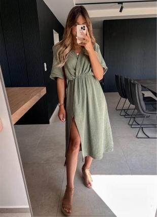 Шикарное летнее платье миди из муслина розовое оливковое хаки пудровое бежевое с разрезом лиф на запах расклешенное повседневное на выход