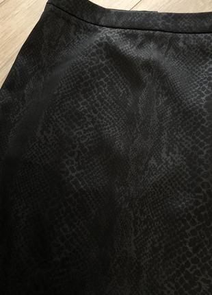 Юбка incity черная змеиный принт инсити юбка6 фото