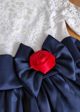 Ажурна стильна сукня на дівчинку з трояндою2 фото