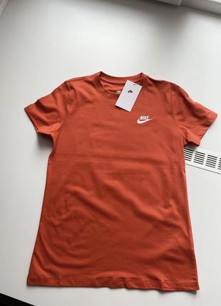 Nike женская футболка с